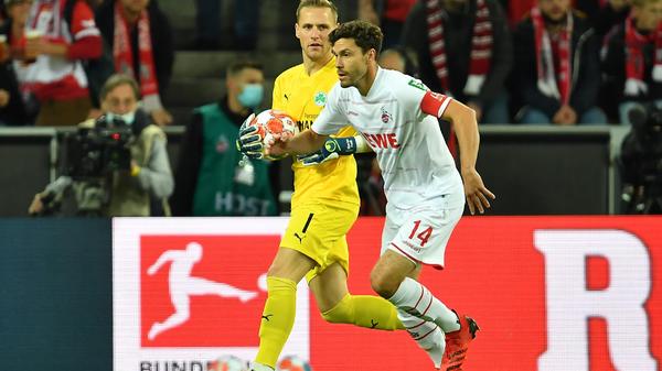 1:1 statt 0:2? Nein. Weil Kleeblatt-Keeper Funk kurz vor der Pause gekonnt einen Kopfball von Anthony Modeste pariert, geht die Spielvereinigung mit der knappen Führung in die Pause.
