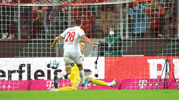 Der Ausgleich mag der Spielvereinigung in einem intensiv geführten Match aber nicht gelingen. Kurz vor Ende ist es vielmehr erneut Skhiri, der für den Effzeh erfolgreich ist und frei vor Kleeblatt-Keeper Funk den 1:3-Endstand aus Fürther Sicht in den Spielbericht setzt.