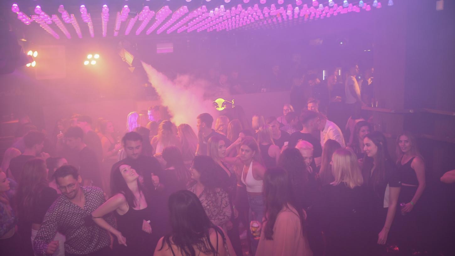 Seit Freitagmorgen gelten neue Corona-Lockerungen in Bayern - Partys in Clubs und Diskotheken sind wieder möglich.