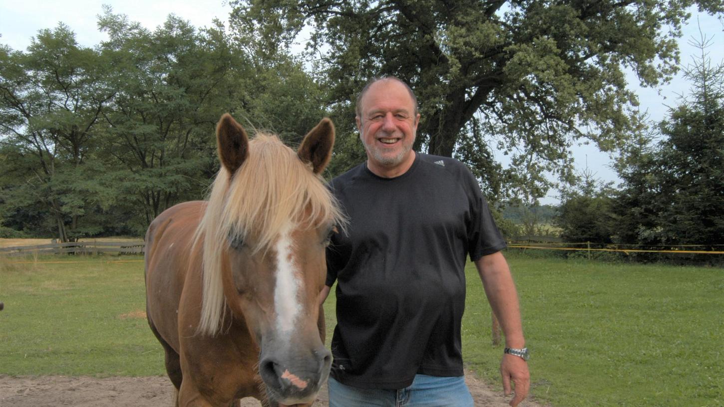Robert Derbeck musste sich auch einmal um ein hilfsbedürftiges Pferd kümmern.
