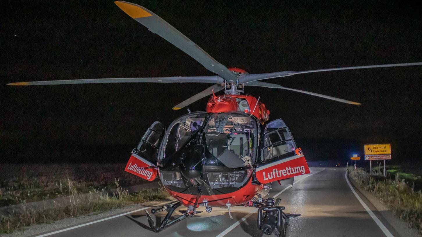 Die beiden lebensgefährlich Verletzten mussten mit dem Hubschrauber in eine Spezialklinik geflogen werden.
Die beiden lebensgefährlich Verletzten mussten mit dem Hubschrauber in eine Spezialklinik geflogen werden.