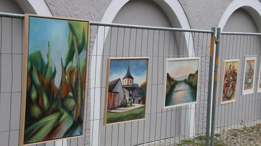 In der Spitalanlage waren Bilder von Renate Bärnthol, Susana Durawa und Sonja Grünsteidel ausgestellt. 