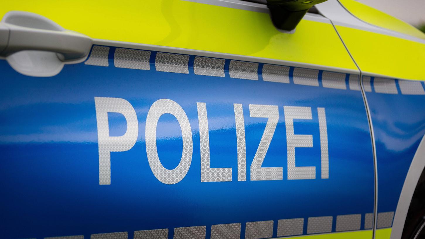 Am Samstagabend ist ein eigentlicher Routineeinsatz der Polizei Ansbach im Rahmen einer gemeldeten Ruhestörung eskaliert. (Symbolbild)