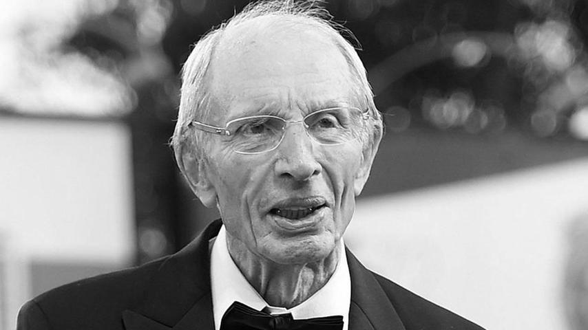 Der Schauspieler Heinz Lieven ist tot. Er sei im Alter von 93 Jahren in Hamburg gestorben, teilte seine Agentur mit. Der gebürtige Hamburger stand während seiner jahrzehntelangen Karriere auch für internationale Produktionen vor der Kamera. Der Schauspieler Heinz Lieven ist tot. Er sei im Alter von 93 Jahren in Hamburg gestorben, teilte seine Agentur mit. Der gebürtige Hamburger stand während seiner jahrzehntelangen Karriere auch für internationale Produktionen vor der Kamera.