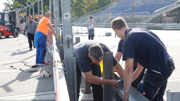 Wie beim Stadtkurs in Monaco, dem Highlight in jedem Formel-1-Kalender, handelt es sich beim Norisring in Nürnberg um eine nicht permanente Rennstrecke, die jedes Mal extra für das Speedweekend aufgebaut wird. Die verschiedenen Rennen, im Fokus steht freilich die DTM, finden also auf öffentlichen Straßen statt.