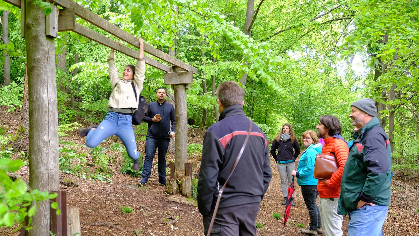 Der frisch generalüberholte Trimm-Dich-Pfad am Weißenburger Rohrberg ist einsatzbereit. Davon konnte sich nun auch der Stadtrat bei seinem traditionellen Waldbegang überzeugen. Der frisch generalüberholte Trimm-Dich-Pfad am Weißenburger Rohrberg ist einsatzbereit. Davon konnte sich nun auch der Stadtrat bei seinem traditionellen Waldbegang überzeugen.