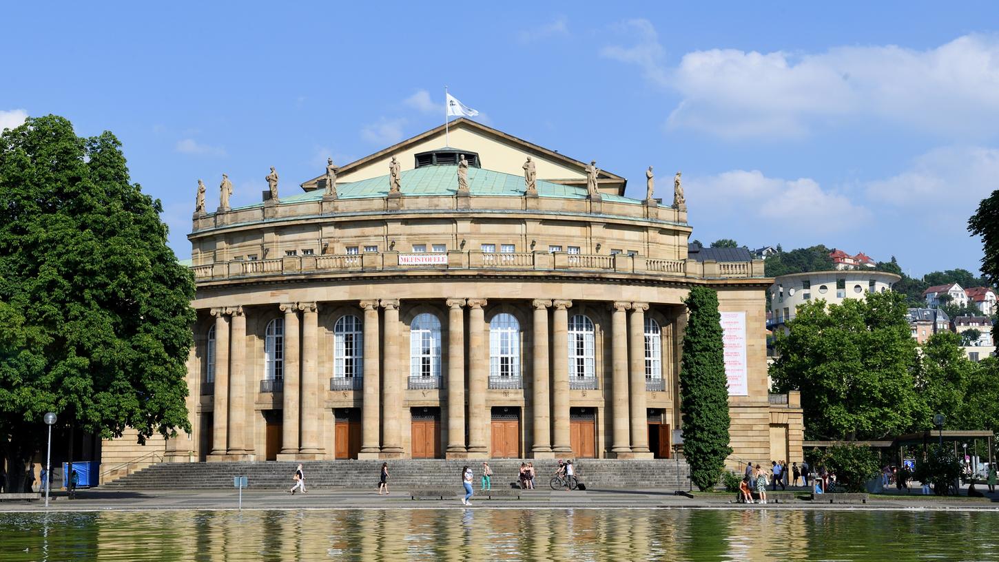 Wie die Nürnberger, so haben auch die Stuttgarter in den letzten 100 Jahren wenig in ihr Opernhaus investiert - und nun eine beeindruckende Sanierung am Hacken. Die Kostenplanung hat jedoch den Rechnungshof auf den Plan gerufen.