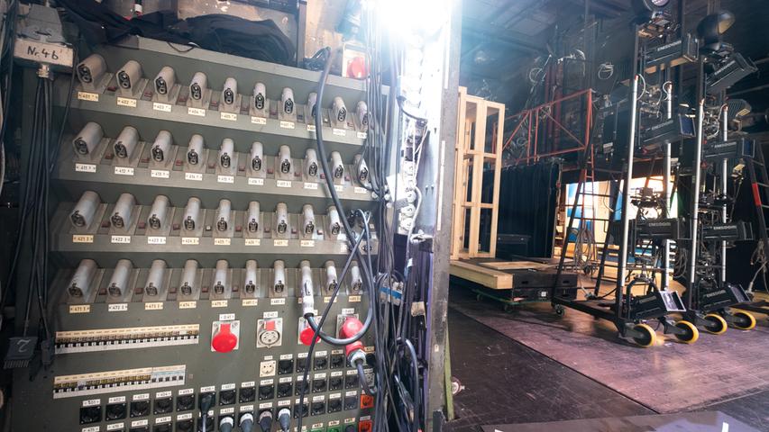 Die Bühnentechnik des Stuttgarter Opernhauses ist in die Jahre gekommen. Die Bühnentechnik des Stuttgarter Opernhauses ist in die Jahre gekommen.