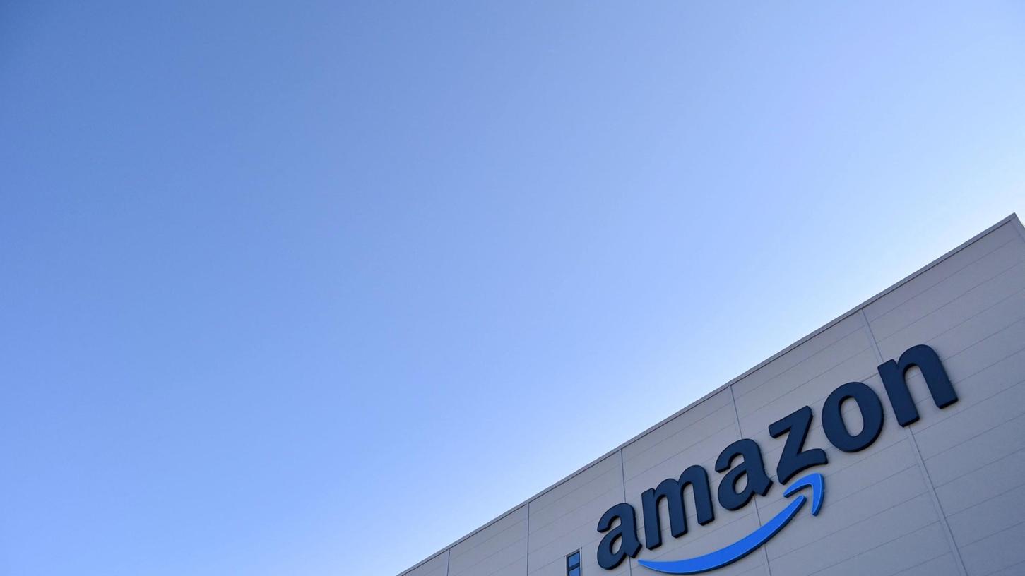 Die Amazon-Ansiedlung in Allersberg ist nach wie vor umstritten. Der Marktgemeinderat erklärte nun ein weiteres Bürgerbegehren gegen die Ansiedlung des Konzernes für unzulässig.
Die Amazon-Ansiedlung in Allersberg ist nach wie vor umstritten. Der Marktgemeinderat erklärte nun ein weiteres Bürgerbegehren gegen die Ansiedlung des Konzernes für unzulässig.