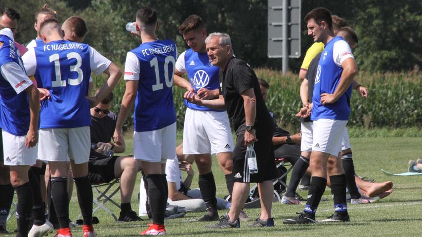 Da half alles Reden von Trainer Utz Löffler nichts: der FC Nagelberg ging ausgerechnet im Schambacher Kirchweihspiel mit 0:8 gegen die DJK Gnotzheim unter.
Da half alles Reden von Trainer Utz Löffler nichts: der FC Nagelberg ging ausgerechnet im Schambacher Kirchweihspiel mit 0:8 gegen die DJK Gnotzheim unter.