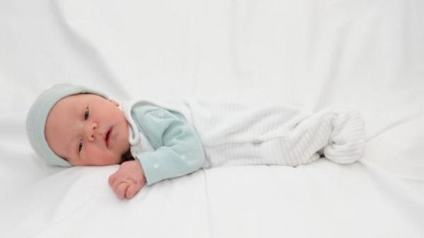 Der kleine Noel Angelo erblickte am 2. Oktober im Nürnberger Südklinikum das Licht der Welt. 48 Zentimeter maß der Kleine, sein Gewicht lag bei 2920 Gramm.