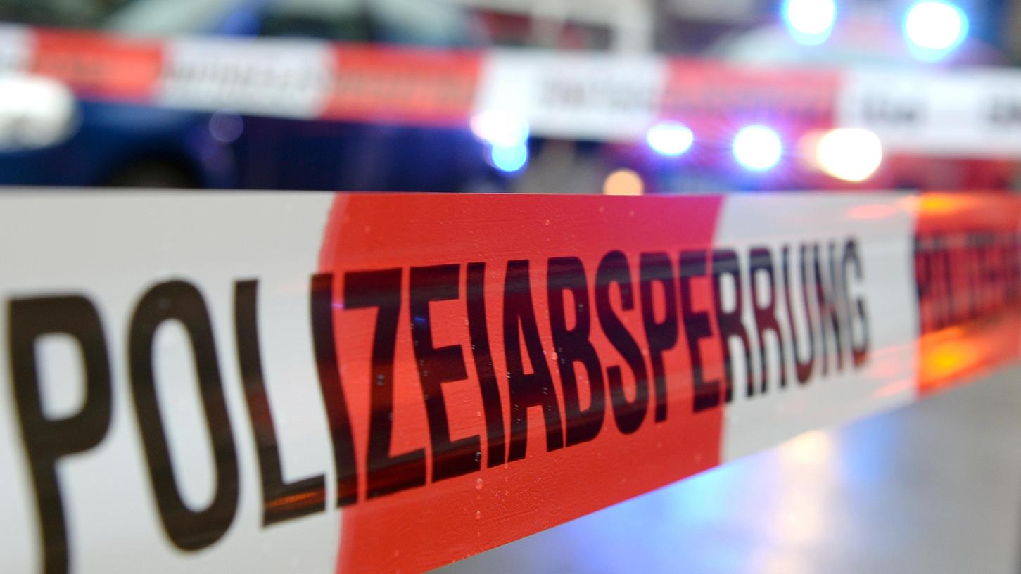 Polizei sperrt Tatort in Bamberg (Symbolbild)