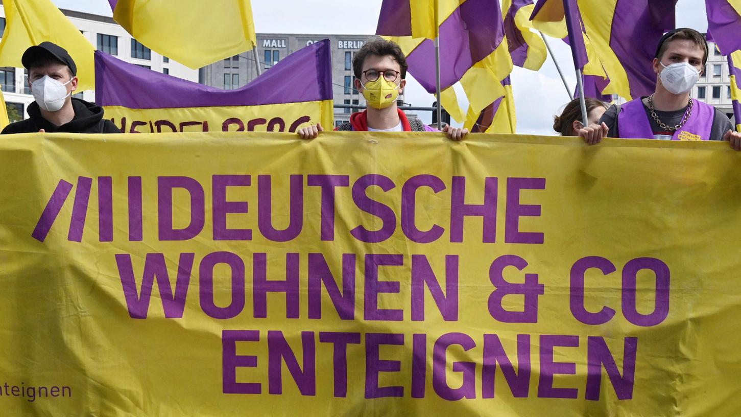 "Deutsche Wohnen & Co. enteignen" nennt sich die Initiative, für deren Volksentscheid die Mehrheit der Berlinerinnen und Berliner votiert hat. Ihr Ziel: Die Vergesellschaftung tausender Wohnungen in der Hauptstadt.
