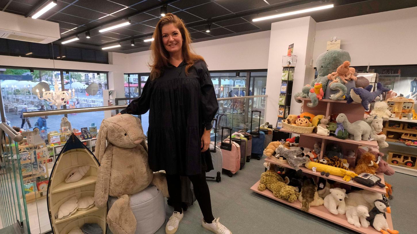 Schließen? Oder umziehen? Nicole Moser-Dümpelmann hat sich für letzteres entschieden und wagt mit ihrem Spielzeugladen Schließen? Oder umziehen? Nicole Moser-Dümpelmann hat sich für letzteres entschieden und wagt mit ihrem Spielzeugladen