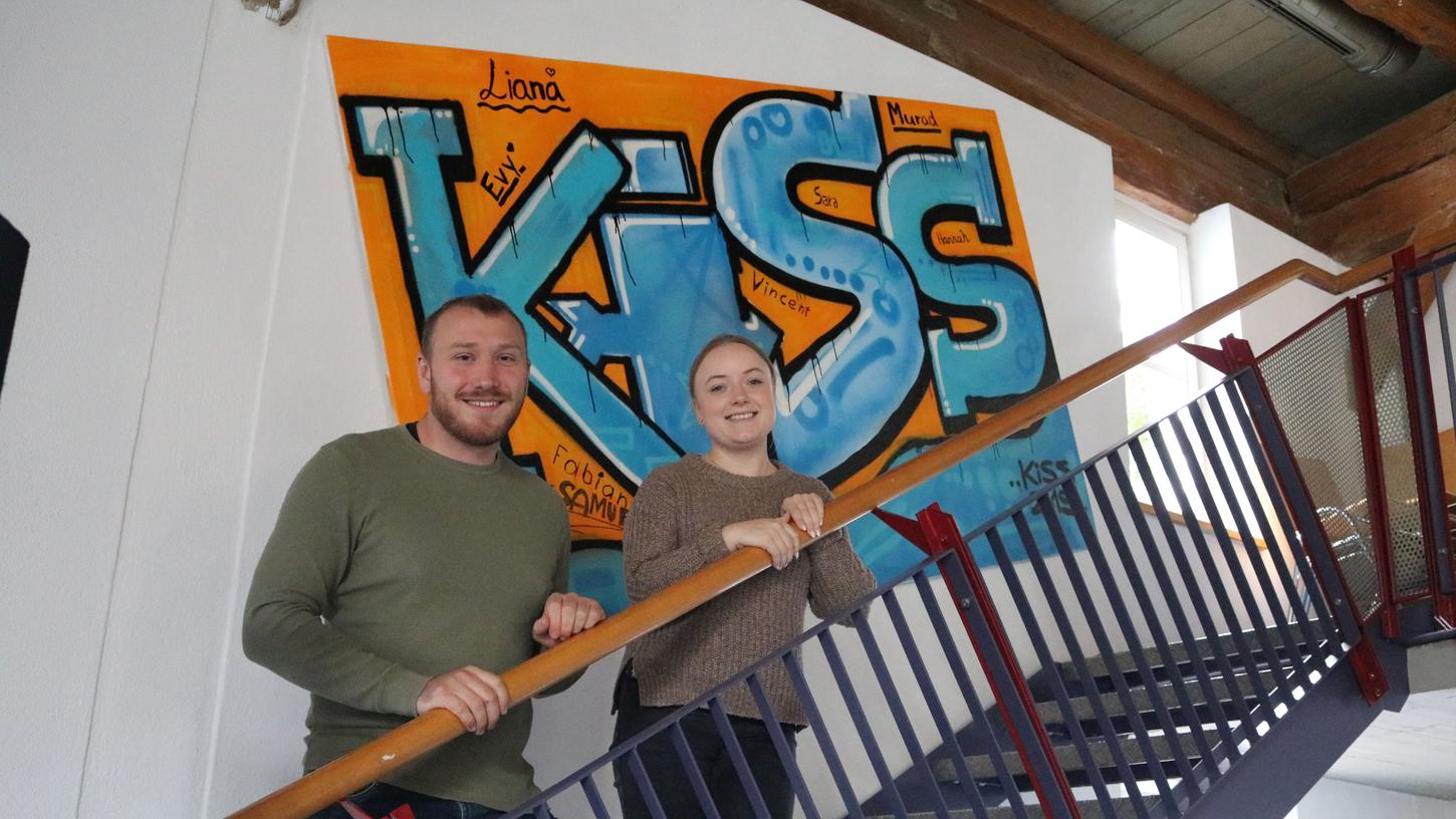 Thomas Siegling und Rebecca Dünninger sind die neuen Leiter des Jugendtreffs Schneiderscheune in Bad Windsheim.
Thomas Siegling und Rebecca Dünninger sind die neuen Leiter des Jugendtreffs Schneiderscheune in Bad Windsheim.