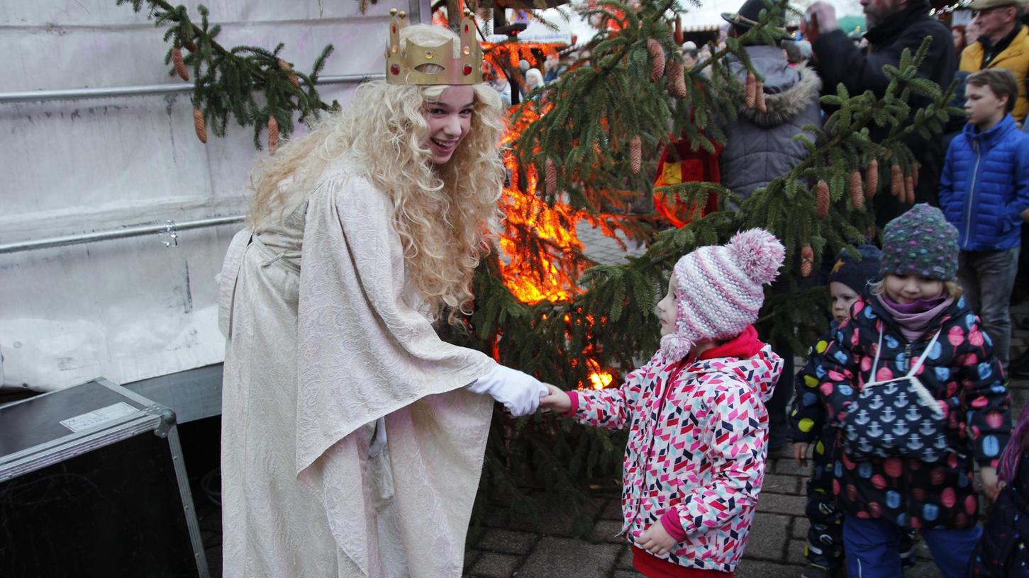 Ein Bild aus dem Jahr 2018 zeigt das damalige Christkind des Marktes Eckental. 