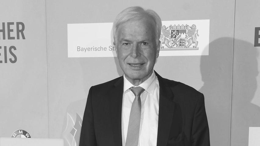 Der langjährige kicker-Herausgeber und frühere Chefredakteur Rainer Holzschuh starb in der Nacht zum 7. Oktober im Alter von 77 Jahren. Der langjährige kicker-Herausgeber und frühere Chefredakteur Rainer Holzschuh starb in der Nacht zum 7. Oktober im Alter von 77 Jahren.