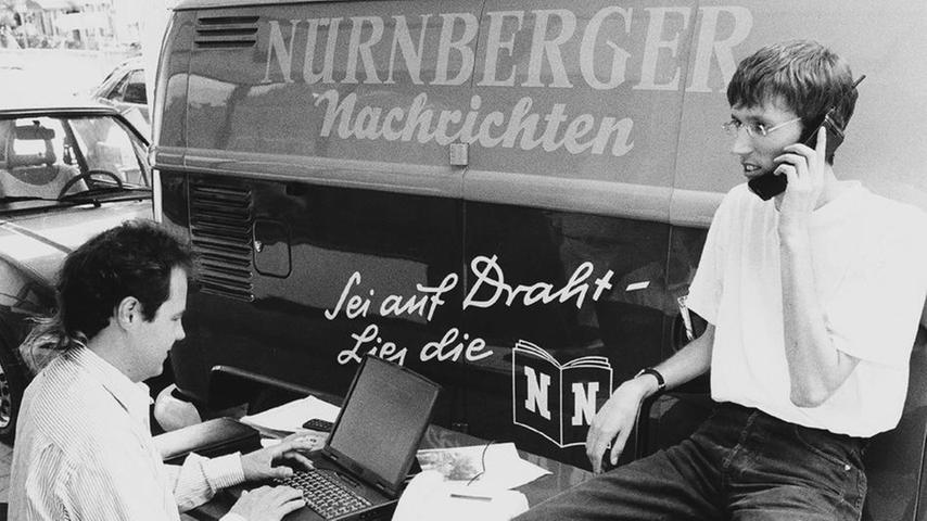 Die Anfänge von Matthias Oberths Online-Laufbahn in unserem Medienhaus: Zusammen mit Thomas Gerlach (rechts) berichtete er 1998 für nordbayern.de von der Erlanger Bergkirchweih.