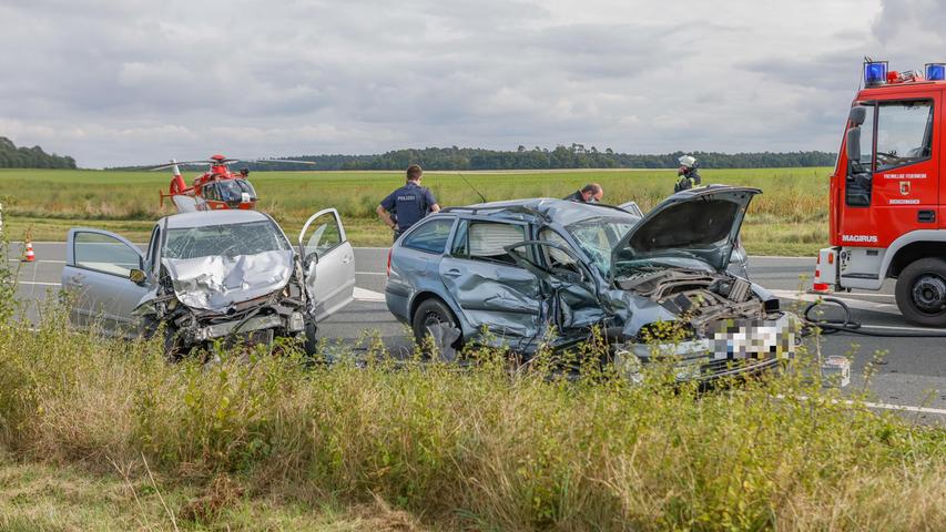 Autos krachen heftig zusammen: Kleinkind bei Unfall im Kreis Fürth schwer verletzt