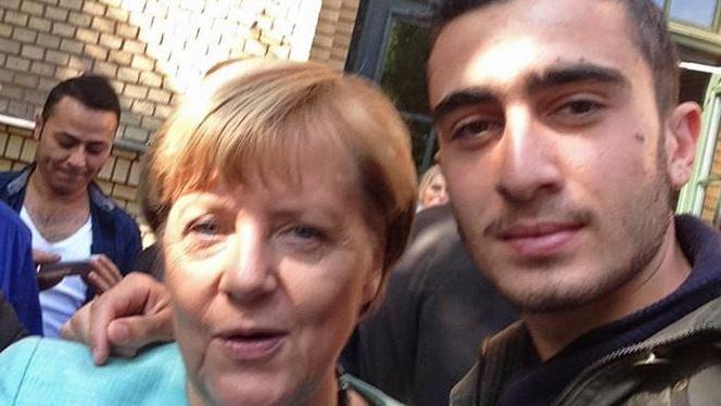 Ein Selfie mit einem syrischen Flüchtling brachte Angela Merkel viel Ärger ein. 