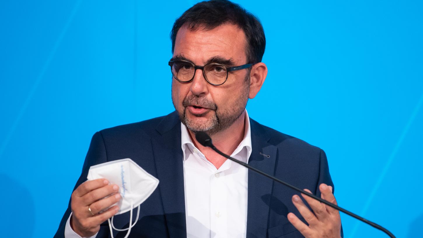 Bayerns Gesundheitsminister Klaus Holetschek (CSU) appelliert an alle Ungeimpften, sich impfen zu lassen. Bayerns Gesundheitsminister Klaus Holetschek (CSU) appelliert an alle Ungeimpften, sich impfen zu lassen.