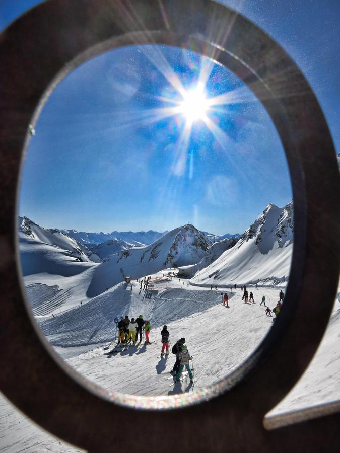 Der höchste Punkt am Stubaier Gletscher. Hier können Sie schon seit 8. Oktober wieder Skifahren.
Der höchste Punkt am Stubaier Gletscher. Hier können Sie schon seit 8. Oktober wieder Skifahren.
