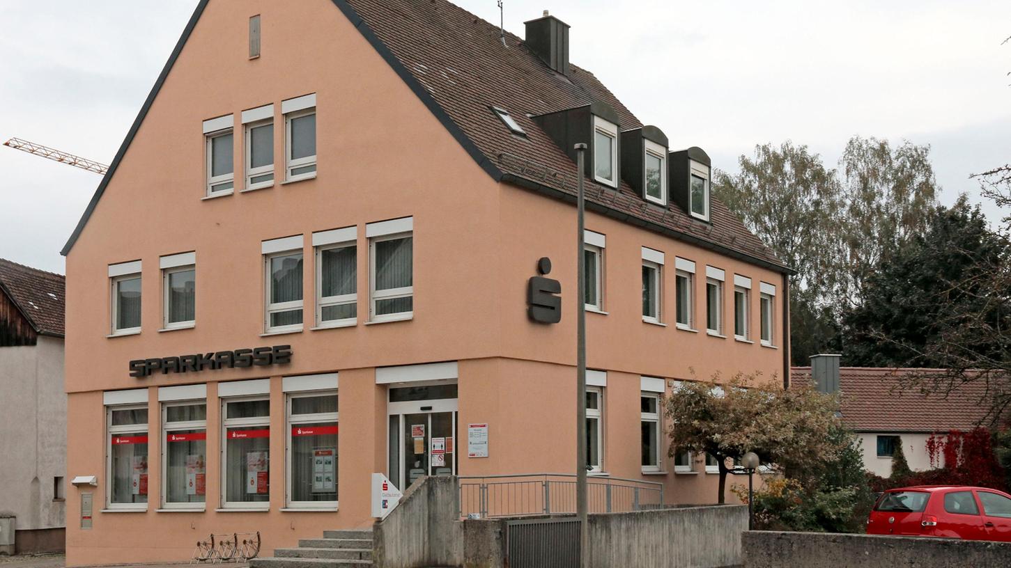 Die Sparkasse gibt Mitte 2022 ihre Geschäftsstelle in der Heidecker Hauptstraße auf...