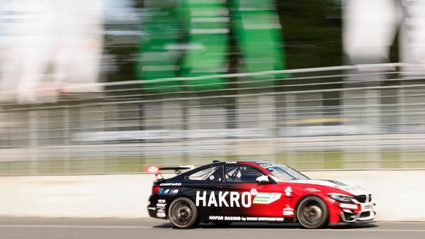 Nach zwangsbedingter Pause meldeten sich die Rennfahrer beim Norisring in Nürnberg zurück. Zwar war bei der DTM Corona-bedingt nicht ganz so viel los wie in den Jahren zuvor. Doch die eingefleischten Fans ließen sich die Freude am Motorsport nicht nehmen. Auch, wenn die PS-Branche schwer in der Kritik steht und überlegt, wie sie grüner werden kann.