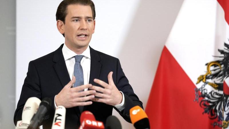 Der österreichische Bundeskanzler Sebastian Kurz verkündete am Samstagabend seinen Rücktritt.