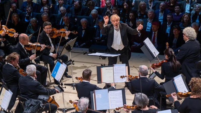 Neue Isarphilharmonie begeistert bei Eröffnung mit Akustik Neue Isarphilharmonie begeistert bei Eröffnung mit Akustik