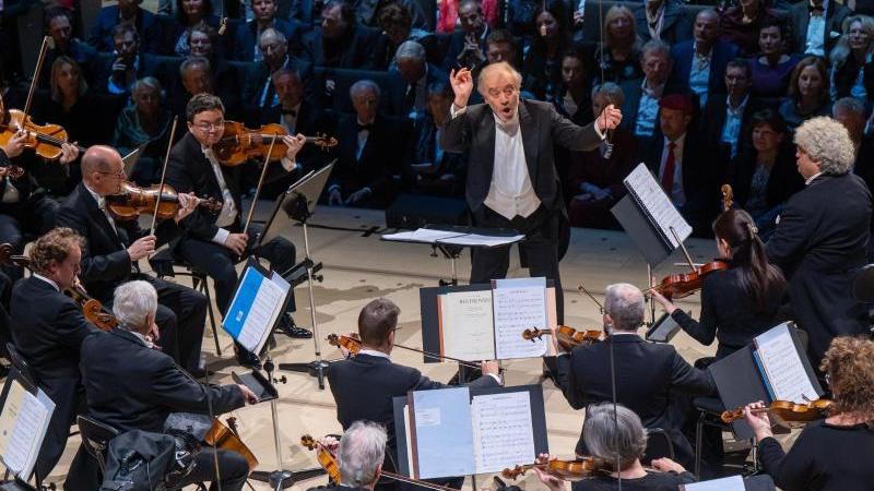 Neue Isarphilharmonie begeistert bei Eröffnung mit Akustik