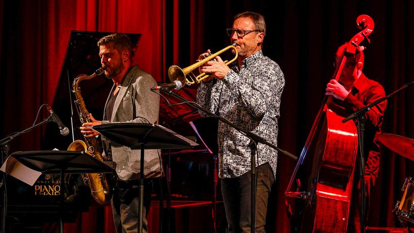 Joker des "Lutz Häffner Quintetts" war der belgische Jazztrompeter und Komponist Bert Joris.
Joker des "Lutz Häffner Quintetts" war der belgische Jazztrompeter und Komponist Bert Joris.