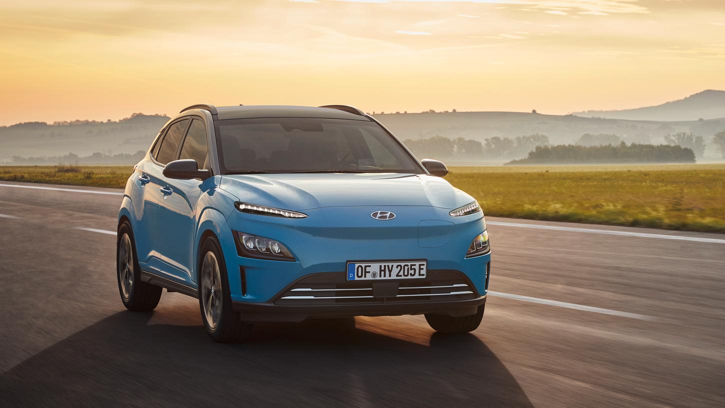 Mit einer Länge von 4,21 Metern zählt der Kona Elektro zu den kompakteren Vertretern der SUV-Zunft. Mit einer Länge von 4,21 Metern zählt der Kona Elektro zu den kompakteren Vertretern der SUV-Zunft.