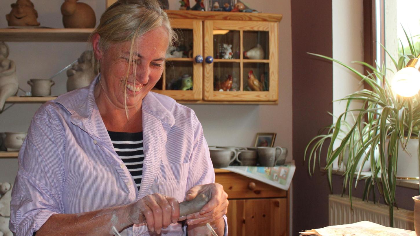 Die Freude an der Arbeit sieht man Karin Schiller an.
Die Freude an der Arbeit sieht man Karin Schiller an.