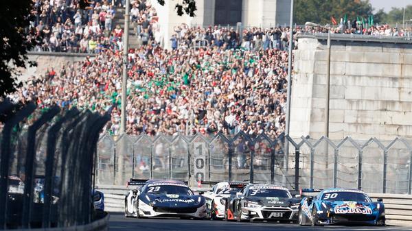 Als Görtz vom Motorsportclub Nürnberg (MCN) auf die Ziellinie am Norisring zufuhr, da knallte es plötzlich sekundenlag.