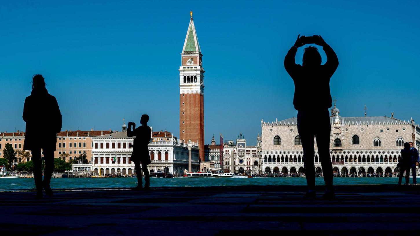 Wer in Italien will, muss die Testpflicht beachten - auch Geimpfte. Wer in Italien will, muss die Testpflicht beachten - auch Geimpfte.