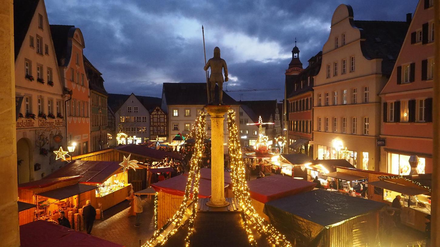 Könnte doch wieder was werden mit dem Lichterglanz auf dem Weißenburger Weihnachtsmarkt. 