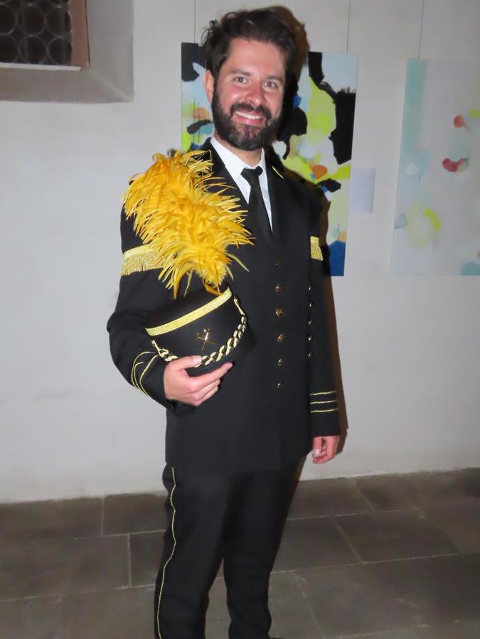 Mit Charme und Charisma trieb Andreas Fulda seinen Chor zu Leistung an.
Mit Charme und Charisma trieb Andreas Fulda seinen Chor zu Leistung an.
