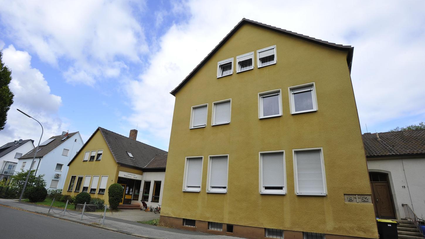 Weit über 60 Jahre alt ist das Kinderhaus Verklärung Christi. Jetzt ist ein Ersatzneubau geplant.
Weit über 60 Jahre alt ist das Kinderhaus Verklärung Christi. Jetzt ist ein Ersatzneubau geplant.