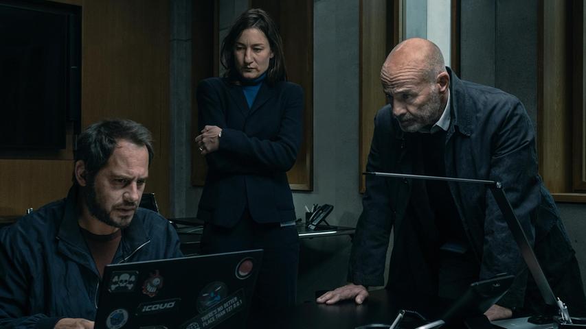 Moritz Bleibtreu mit Marie Leuenberger und Heiner Lauterbach in einer Szene der Thrillerserie Moritz Bleibtreu mit Marie Leuenberger und Heiner Lauterbach in einer Szene der Thrillerserie