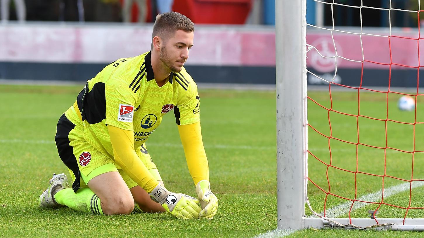 Sieben Mal musste Club-Keeper Carl Klaus im Testspiel gegen Ingolstadt hinter sich greifen.
Sieben Mal musste Club-Keeper Carl Klaus im Testspiel gegen Ingolstadt hinter sich greifen.