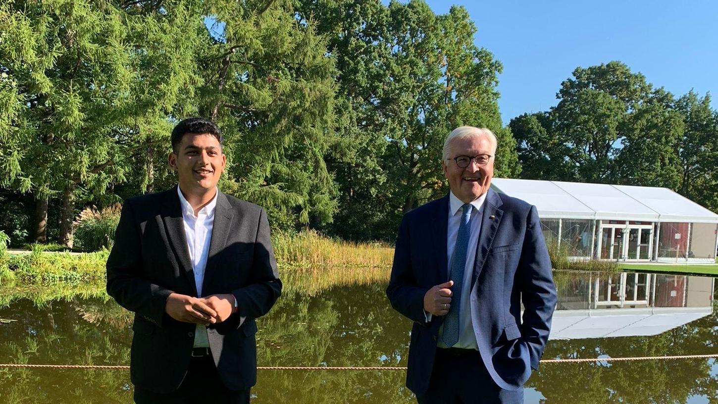 Für das Foto mit Bundespräsident Frank-Walter Steinmeier durfte Haram Dar die Maske abnehmen. Sonst waren die Hygienemaßnahmen streng.