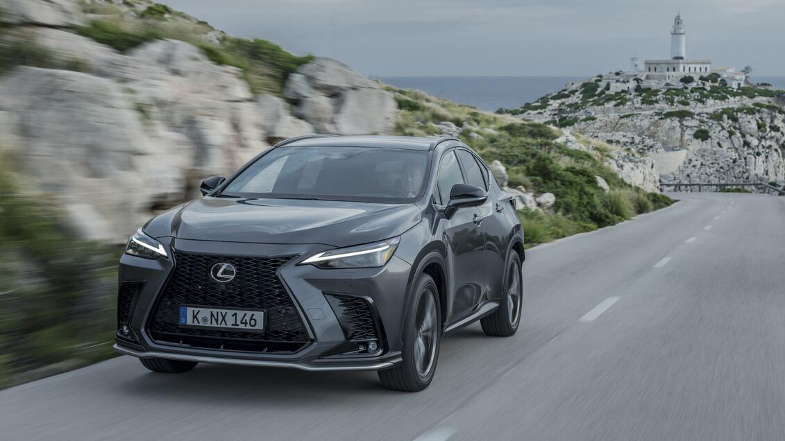 Lexus NH: Wahlweise als Plug-in- oder als Vollhybrid. Lexus NH: Wahlweise als Plug-in- oder als Vollhybrid.