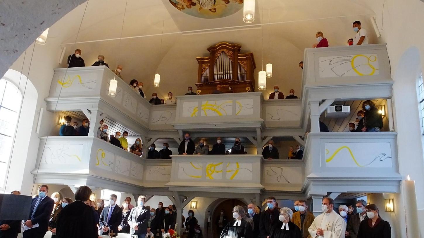 Die neugestaltete Kirche in Weisendorf beim Festgottesdienst.
Die neugestaltete Kirche in Weisendorf beim Festgottesdienst.