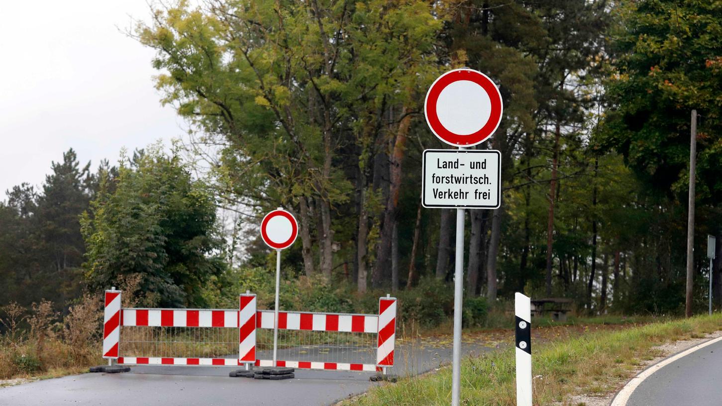 Parken verboten auf dem Feuerstein.
Parken verboten auf dem Feuerstein.
