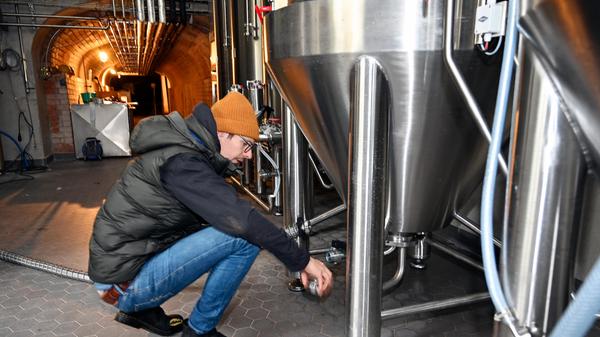 Es ist ein großer Traum, der für Vincenz Schiller wahr wird: Er braut nun sein eigenes Bier direkt im Erlanger Berg. Das hat es bisher noch nicht gegeben.