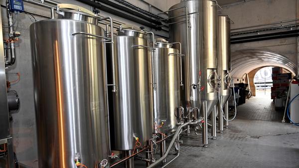 Doch bis es soweit war, musste hart gearbeitet werden im Gängelabyrinth des Erlanger Bergs. Besondere Attraktion: Der Gär- und Lagerkeller ist für die Besucher des Biergartens von außen einsehbar.