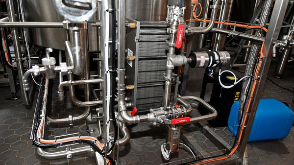 Hier zum Beispiel ist der Plattenkühler zu sehen.