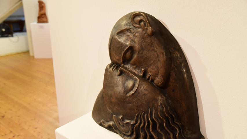 Intime Begegnung zwischen Mann und Frau: Die Bronzeskulptur Intime Begegnung zwischen Mann und Frau: Die Bronzeskulptur