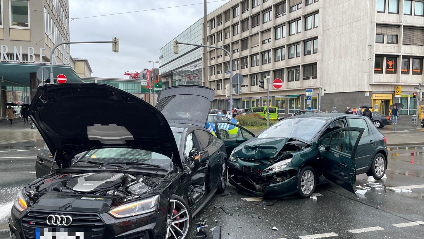 Am Plärrer hat es am Dienstag einen schweren Verkehrsunfall gegeben.